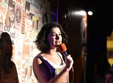 Humorista Giovana Fagundes se apresenta na 'The Comedy House'