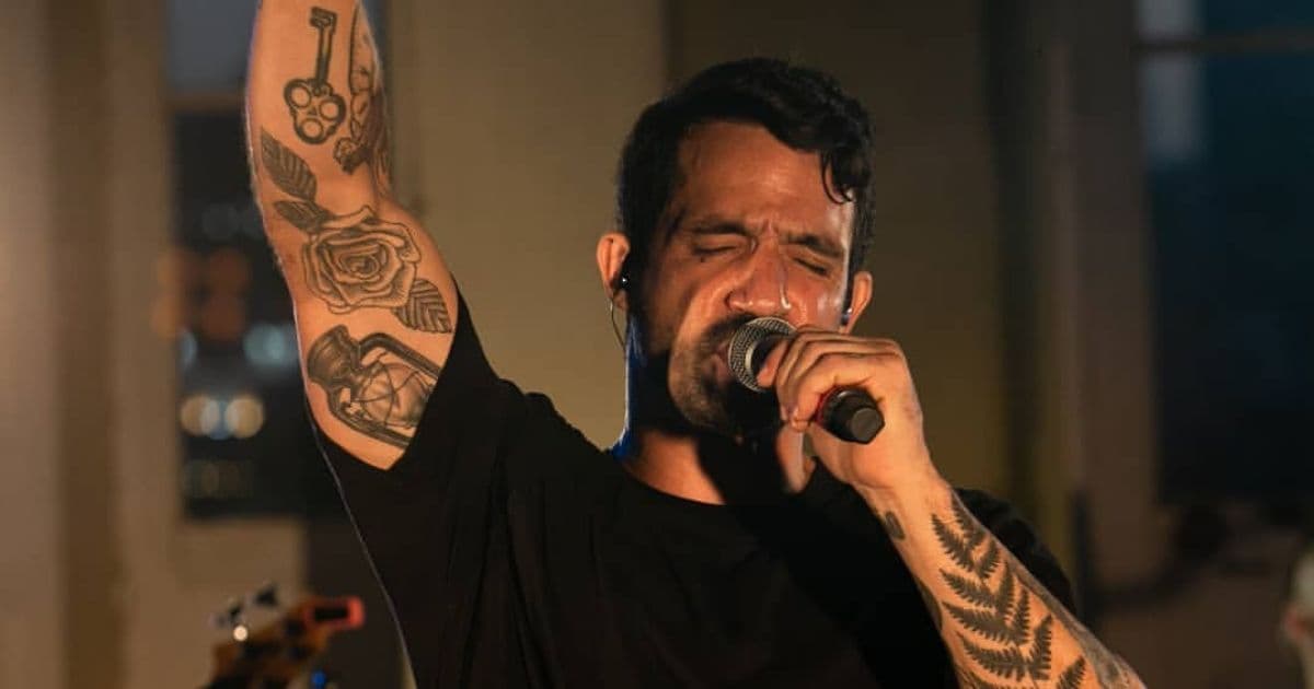 'Um abraço no meio da guerra', resume Pedro Pondé sobre seu novo álbum, 'Simples Assim'
