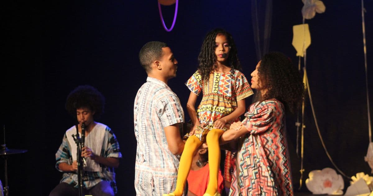 Calu Brincante apresenta espetáculo e performance para público infantil 