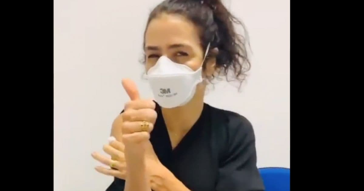 Marisa Monte toma 2ª dose, alfineta Bolsonaro e incentiva uso de máscaras contra Covid