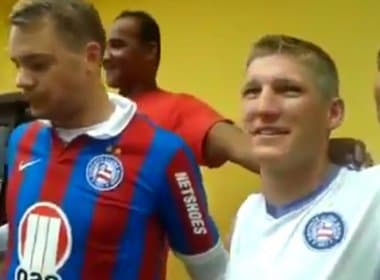 Schweinsteiger e Neuer vestem camisa e gritam &#039;Bahêa&#039; em concentração