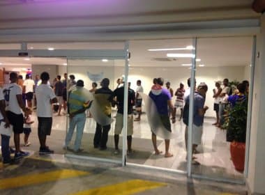 Torcedores fazem fila para garantir ingressos de Bahia e Campinense