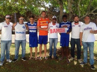 Organizada do Bahia comparece ao Fazendão para manifestar apoio aos jogadores