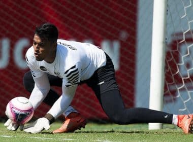 Bahia negocia com jovem goleiro do Santos para ser reserva de Douglas