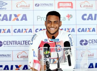 Brumado comemora aposta que ganhou de Léo por causa de gol contra o Santos