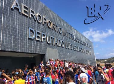 Torcida comparece ao aeroporto no embarque do Bahia para São Paulo