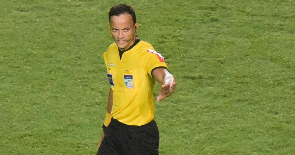 Sávio Pereira Sampaio apita jogo entre Botafogo e Bahia no Nilton Santos