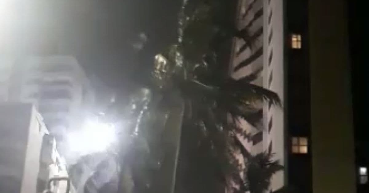 Torcedores do Sport promovem foguetório na frente do hotel do Bahia; veja vídeo