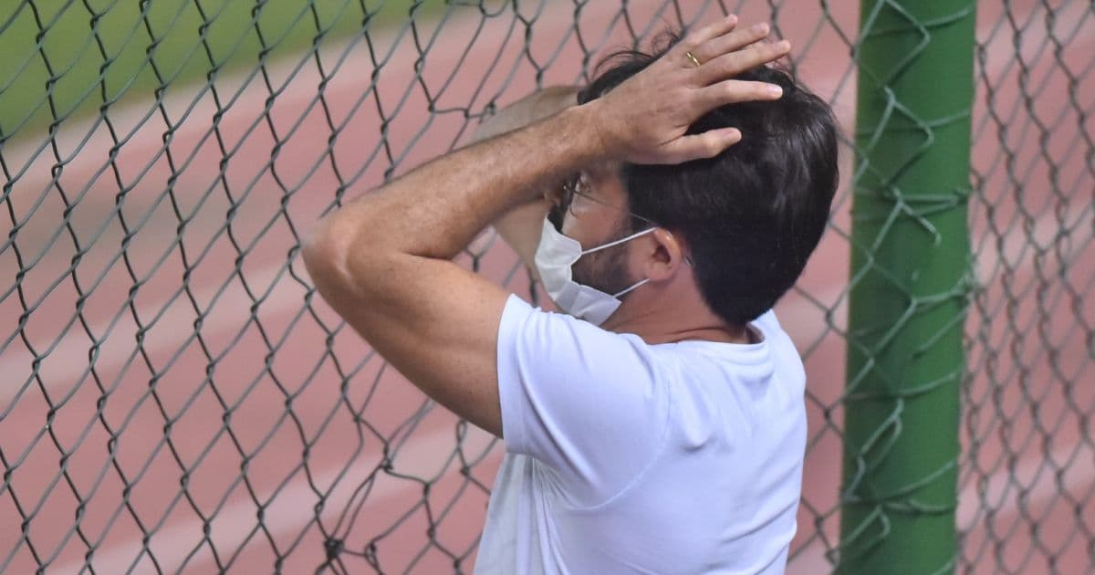 Bellintani passa mal durante jogo do Bahia e é atendido na ambulância de Pituaçu