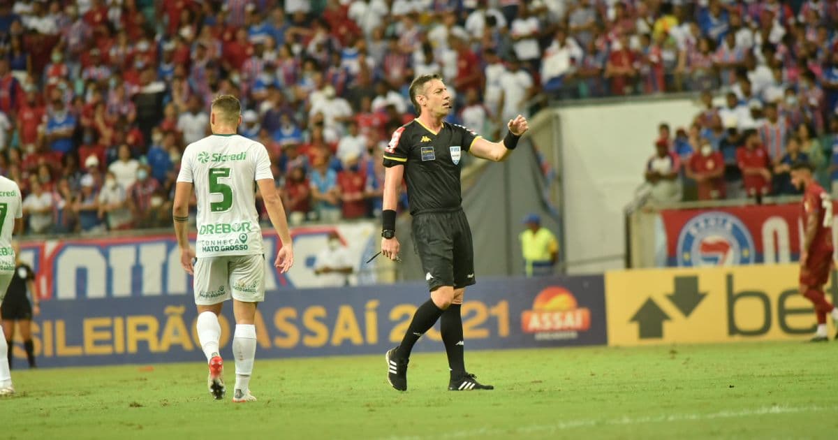 Raphael Claus apita jogo entre Bahia e Grêmio na Arena Fonte Nova