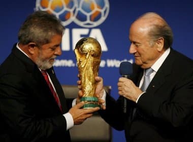 Blatter culpa Lula pelo clima de insatisfação com a Copa do Mundo no Brasil