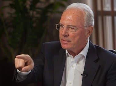 Suspenso pela Fifa, Beckenbauer decide não viajar ao Brasil