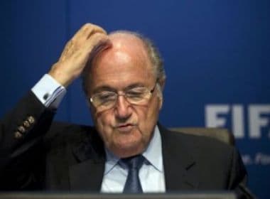 Demissão de investigador da Fifa pega Blatter de surpresa