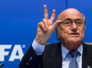 Em meio a escândalo, Joseph Blatter é reeleito presidente da Fifa