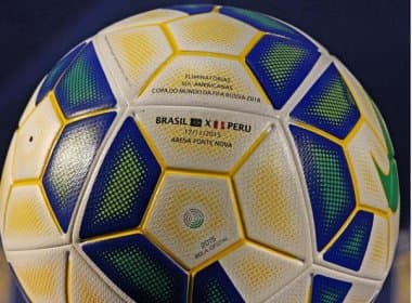 Bola personalizada para o jogo Brasil x Peru é divulgada