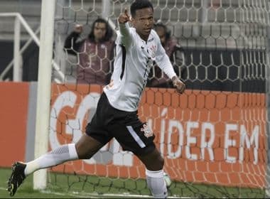 Jô admite arrependimento em gol de mão na vitória do Corinthians sobre o Vasco