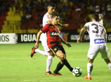 Após empate com o Sport, torcida do Santos picha muros da Vila Belmiro