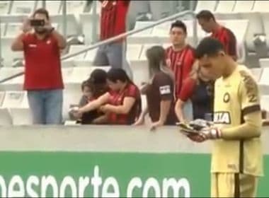 Atlético-PR convoca entrevista coletiva para explicar lance de goleiro usando celular