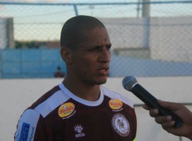 Uelliton dedica os dois gols da vitória do Jacuipense à família: 'Estava devendo'