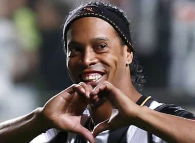 Ronaldinho Gaúcho vai se casar com duas mulheres, diz colunista