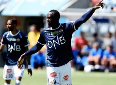 Com direito a gol perdido, Bolt estreia no futebol norueguês