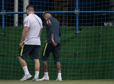 Neymar sente incômodo no pé e deixa treino da Seleção Brasileira mais cedo