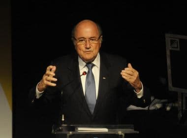 Blatter ignora suspensão da Fifa e chega à Rússia para assistir jogos de Portugal e Brasil