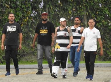 Torcida Organizada vai ao CT e líderes se reúnem com dirigentes do Corinthians