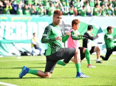Ex-atacante do Vitória celebra boa temporada e quer renovar contrato com Verdy Tokyo