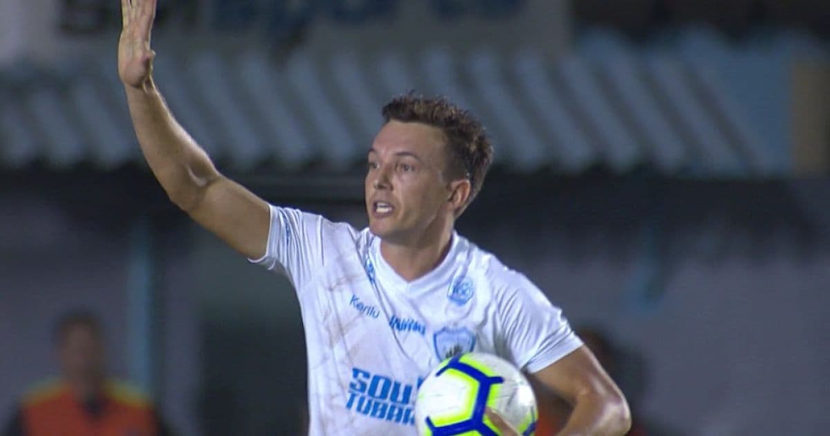 Na comemoração do seu 1º gol pelo Londrina, Dagoberto rebate provocação de torcedor