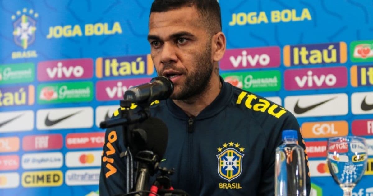 Daniel Alves elogia apoio da torcida na Arena Corinthians