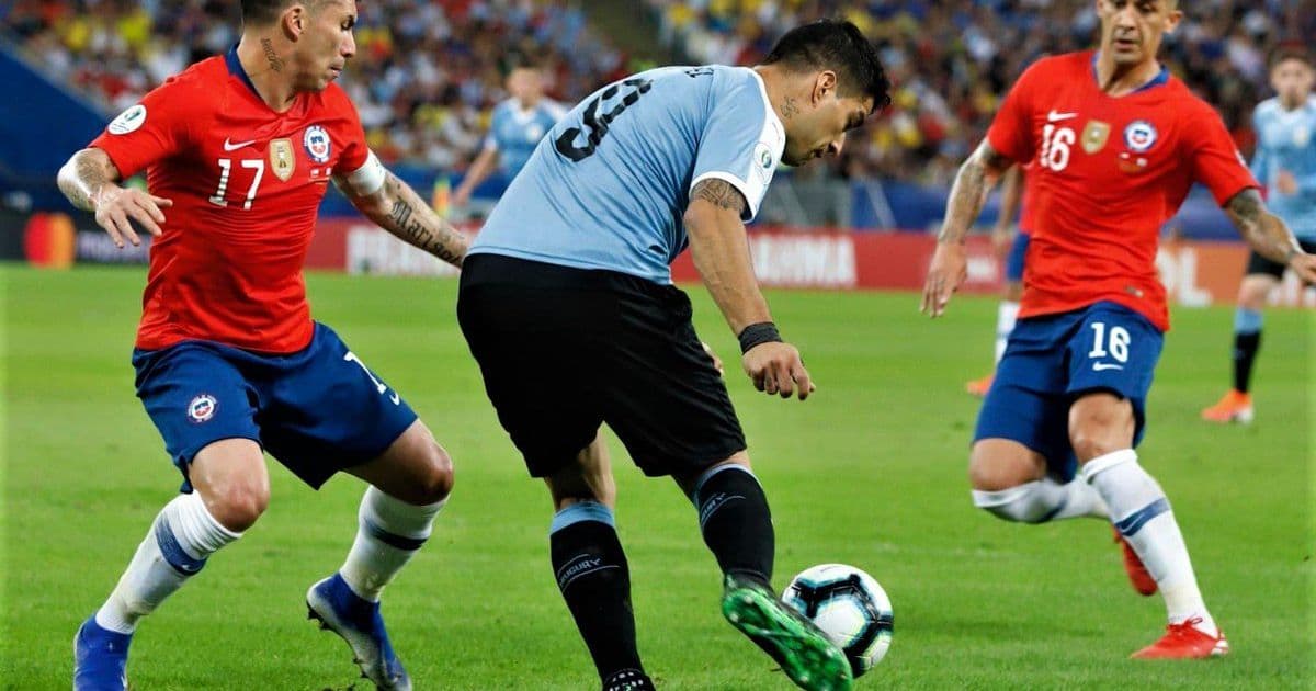 Com gol de Cavani, Uruguai bate o Chile no Maracanã e fica com a liderança do Grupo C