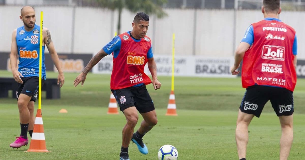 Fábio Carille fecha treino e relaciona 23 jogadores para confronto contra Bahia