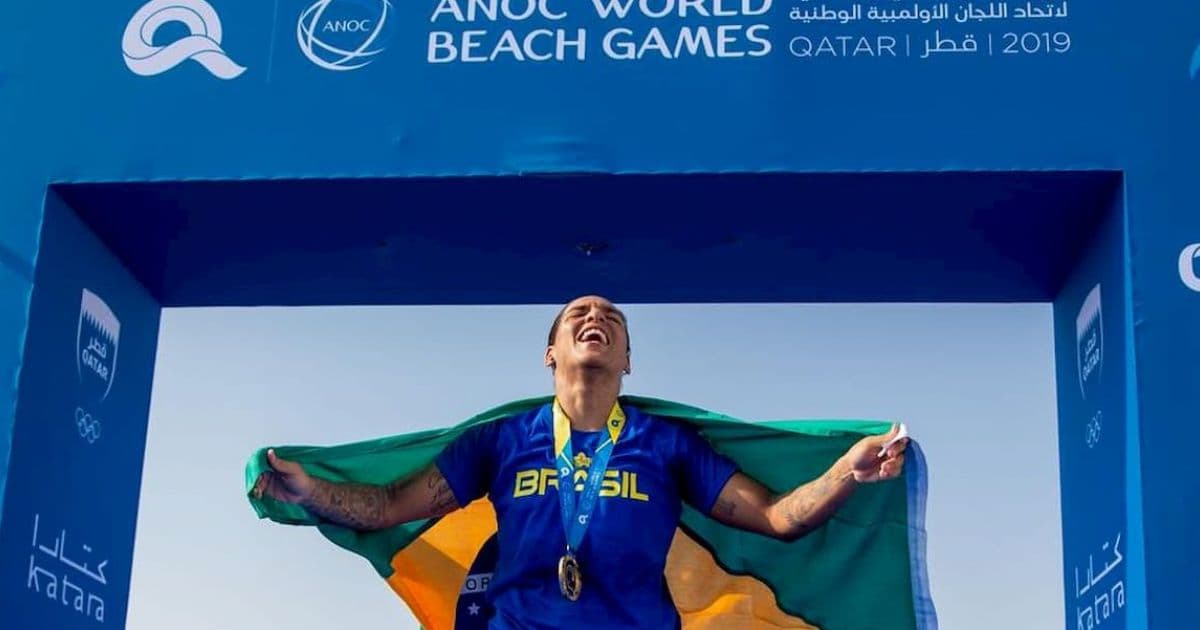 Ana Marcela comemora ouro nos Jogos Mundiais de Praia no Catar: 'Muito feliz'