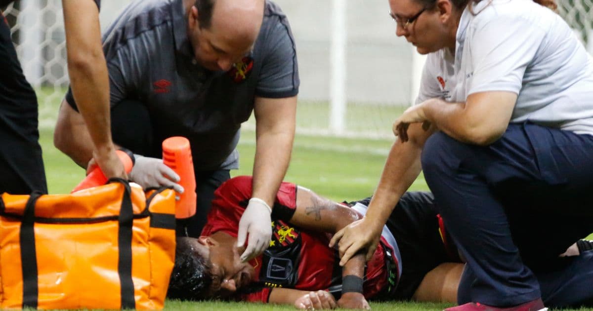 Após deixar jogo de ambulância, volante do Sport é dúvida contra o Vitória