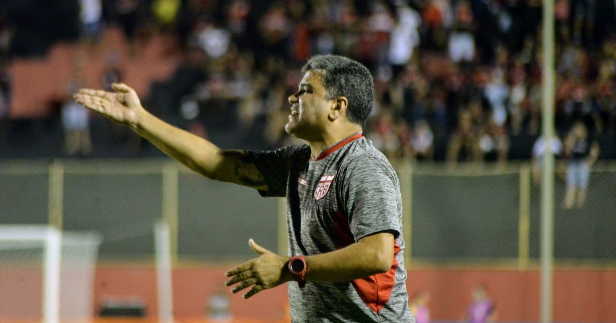 Marcelo Cabo critica arbitragem após derrota do CRB para o Vitória: 'Interferiu'