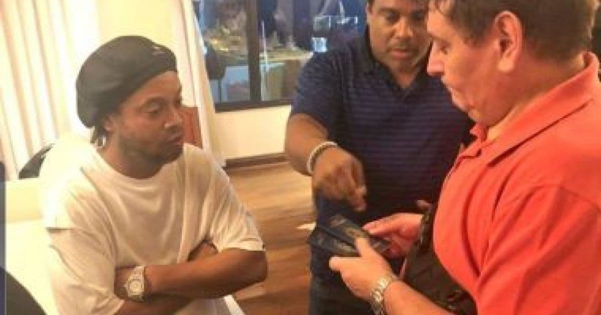Juiz concede a Ronaldinho Gaúcho prisão domiciliar no Paraguai