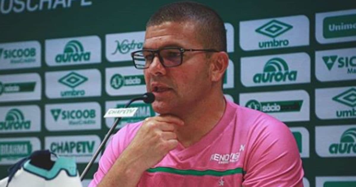 Umberto Louzer desiste de acordo com Cruzeiro e segue como treinador da Chapecoense