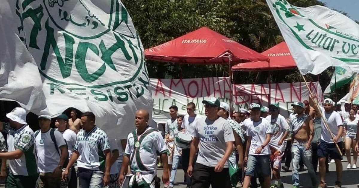 Torcida organizada do Palmeiras protesta contra diretoria e desempenho do time