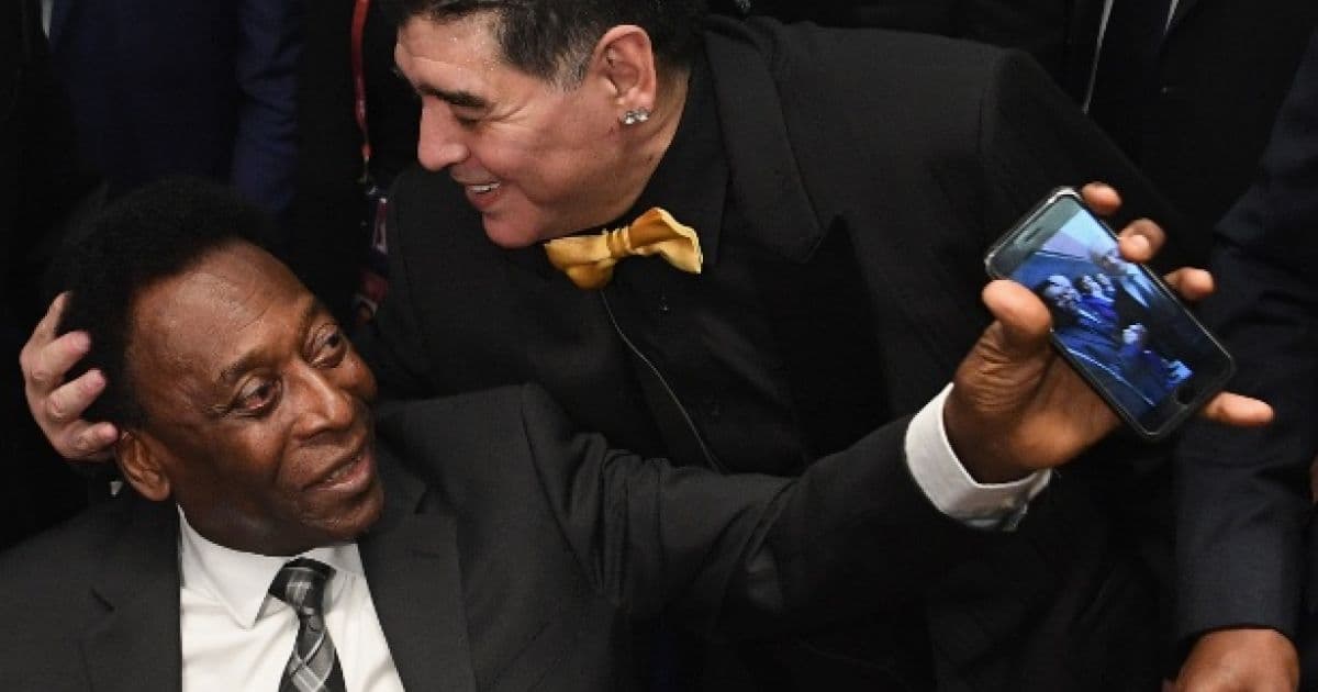 'Espero que possamos jogar bola juntos no céu', diz Pelé lamentando morte de Maradona