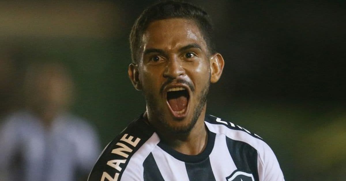 Marco Antônio se diz emocionado com gol na estreia pelo Botafogo