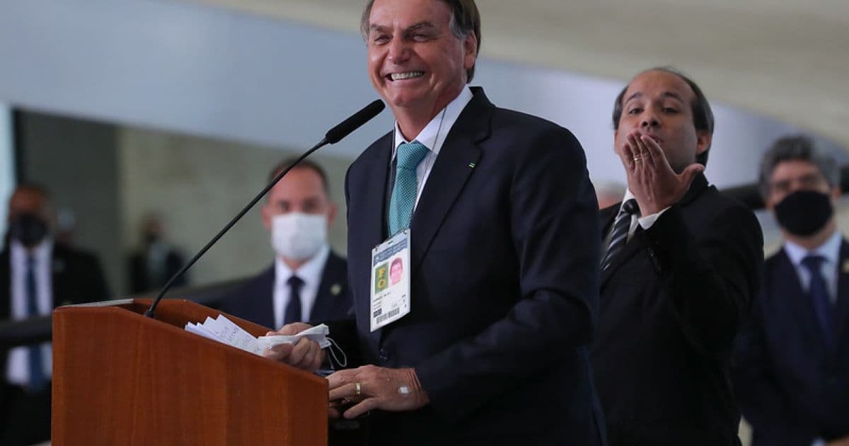 Bolsonaro confirma Copa América no Brasil; sedes também são reveladas