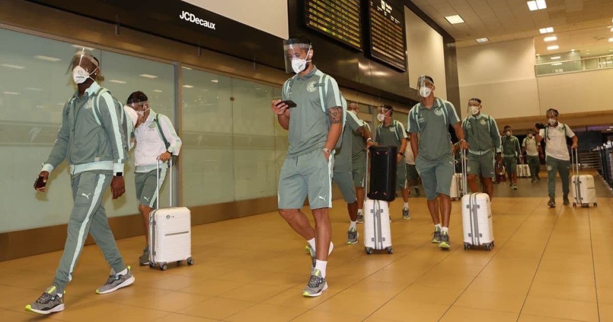 Jogadores do Palmeiras recebem primeira dose de vacina contra Covid-19 no Paraguai