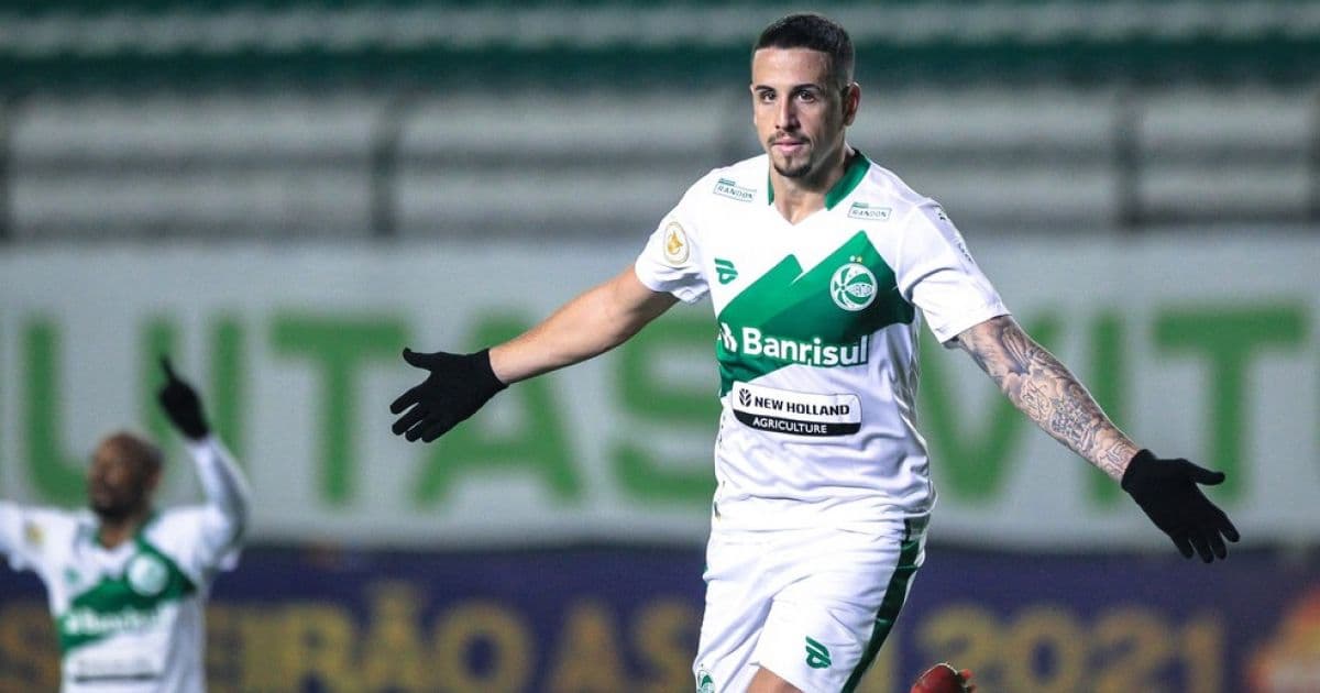 Matheus Peixoto dedica gol da vitória do Juventude ao ex-técnico vítima da Covid-19