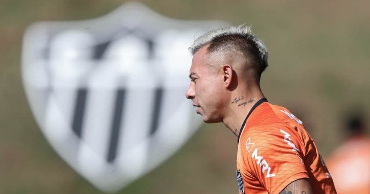 Após Covid-19, atacante chileno Vargas pode reforçar o Atlético-MG contra Bahia