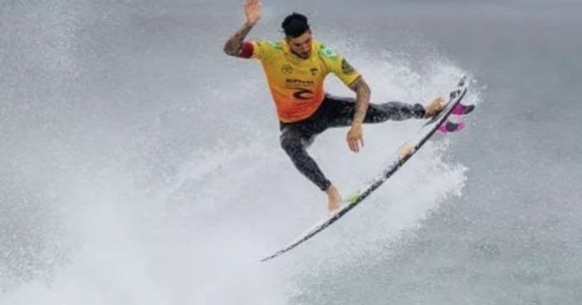 Medina vence Filipe Toledo na final e conquista tricampeonato mundial de surfe