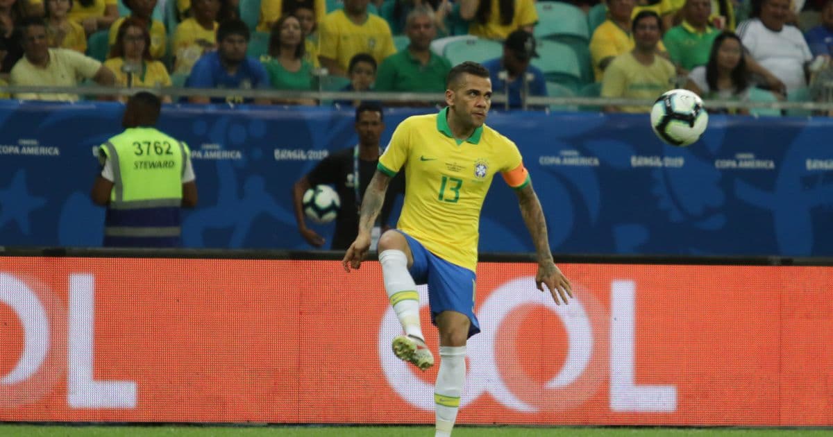 Sem acerto com clubes brasileiros, Daniel Alves diz que ficará parado até o fim do ano