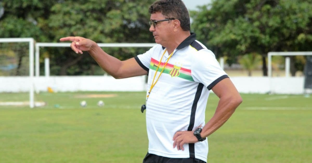 Bahia de Feira negocia com técnico Flávio Araújo e pode anunciá-lo na próxima semana