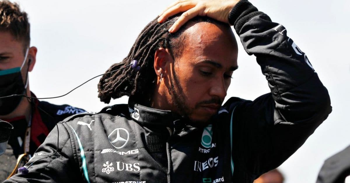 Chefe da Mercedes comenta silêncio de Hamilton após perder título na última volta