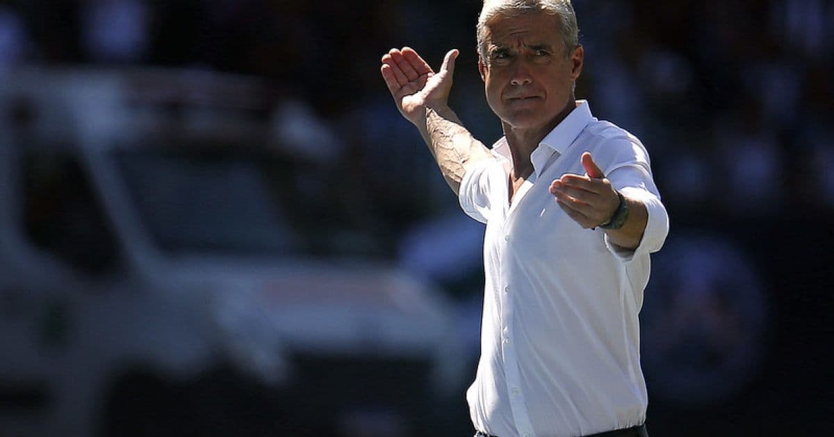 Luis Castro admite atuação ruim do Botafogo e cita emocional com estádio cheio